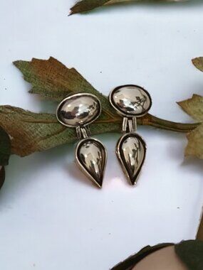 Circa 1980's 925 Sterling Silver Teardrop Post Pierced Earrings